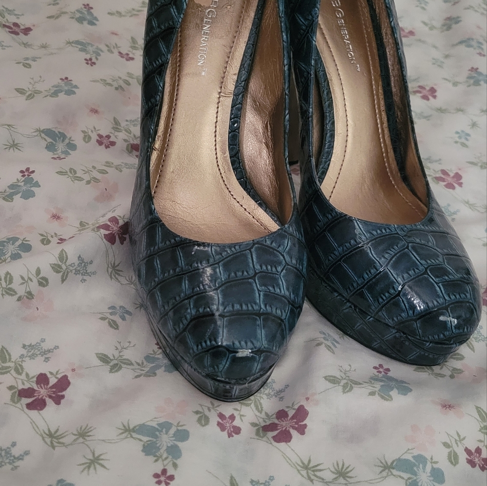 Shoes - Picture 2 of 2